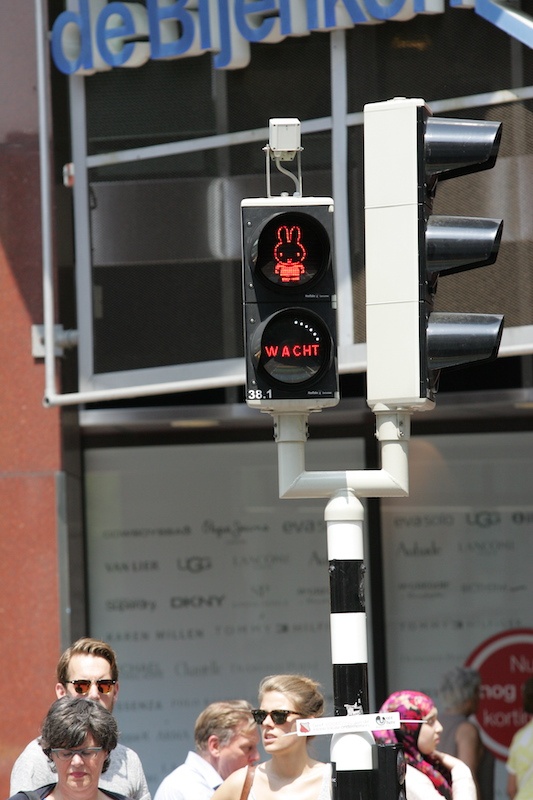 ミッフィーとアトムの立ち位置にコロナ禍対応違いが - PRESSPORTS