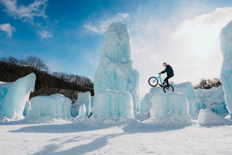 氷の美術館に動くアート…トライアルバイクライダー西窪友海 - PRESSPORTS