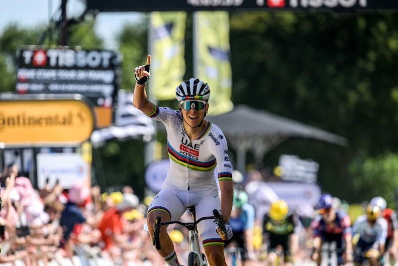 マイヨジョーヌ ベン・ヒーリーのマイヨ・ジョーヌ獲得を祝って、特別仕様の